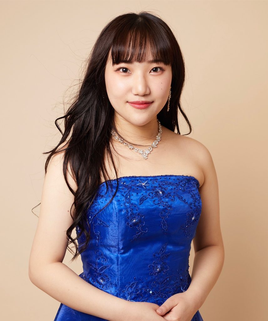 ガイド役のおねえさん 平尾朱音
